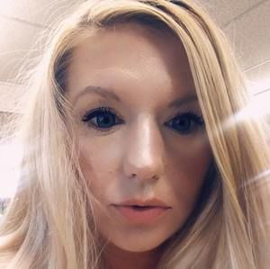 Meet your Posher, Mikaela